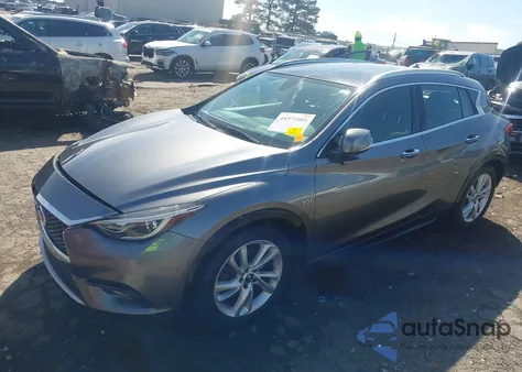 2017 Infiniti Qx30 Premium z USA, uszkodzony, nr VIN SJKCH5CP1HA028551